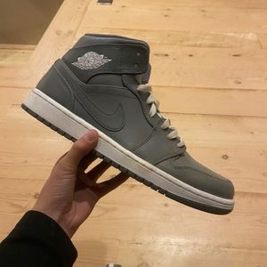 Jordan 1 Mid “ Wolf Grey”